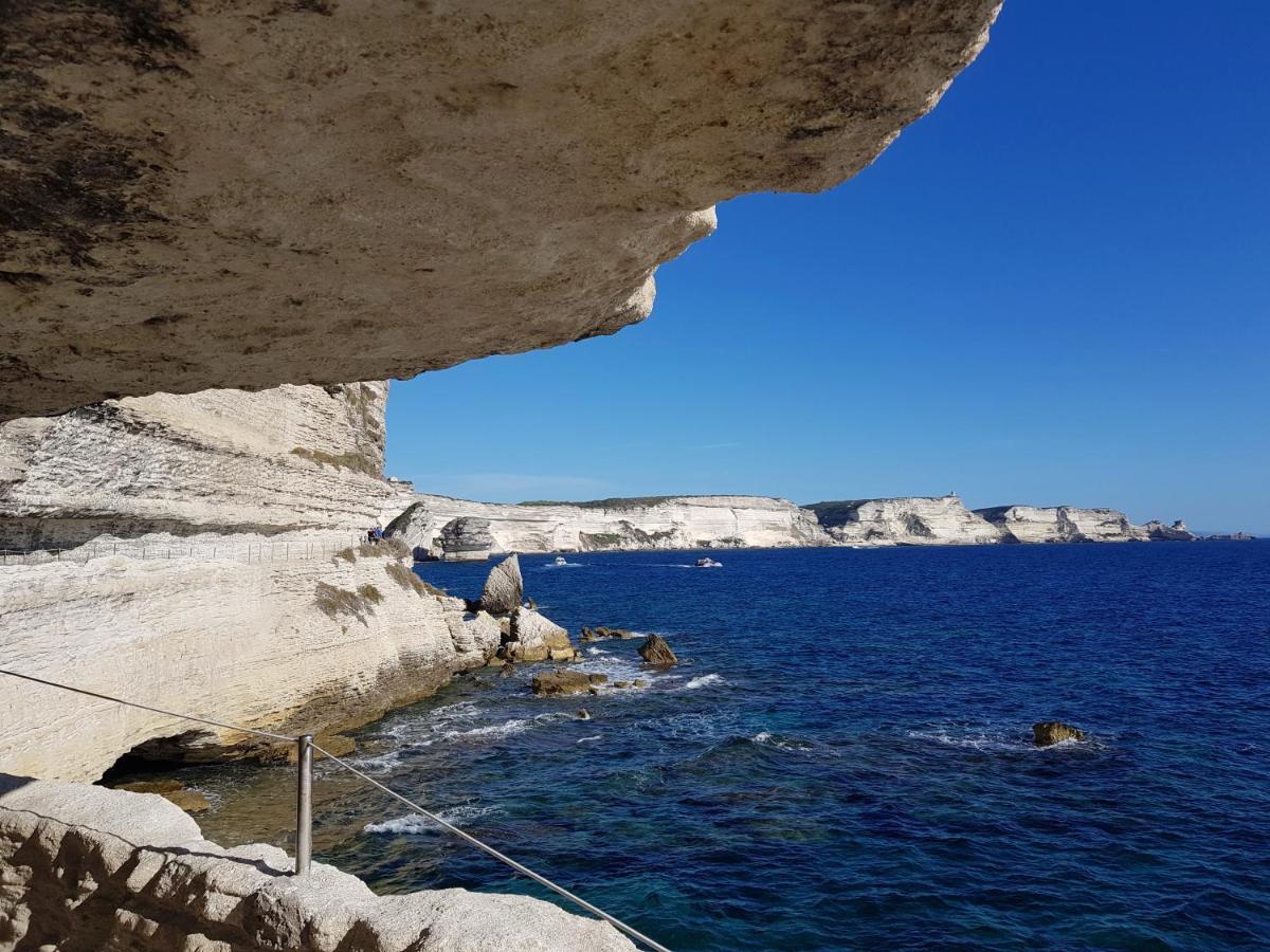 Poisson Rouge Hotel Bonifacio  Bagian luar foto